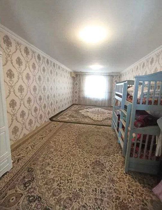 8 xonali Hovli sotiladi