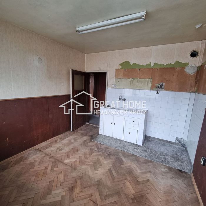 Продава се Тристаен апартамент в Търговище, Център - 70 кв.м за 1093 €/кв.м - Снимка #4