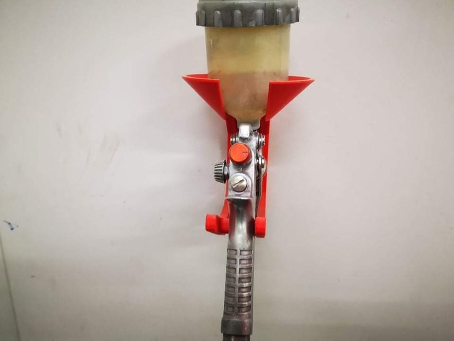 Стойка за бояджийски пистолет- 3Д принтирана