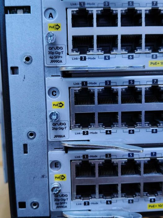 Switch Hp Aruba 5400R zl2, complet echipat, se da cu proba.