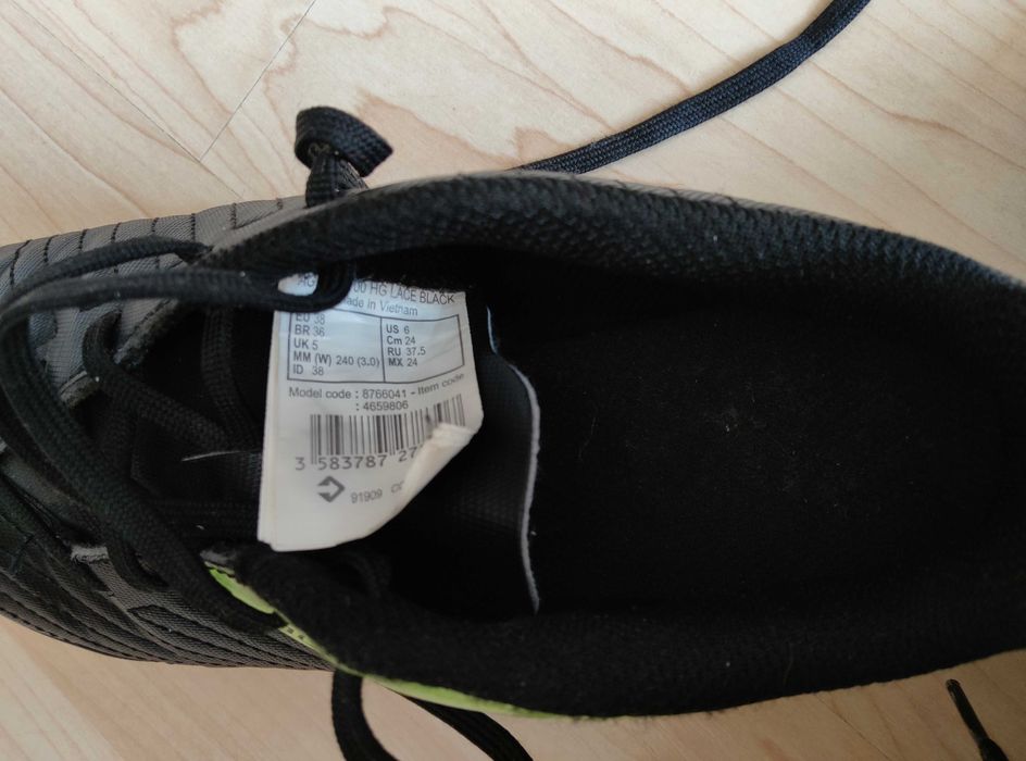 Обувки за футбол стоножки номер 38