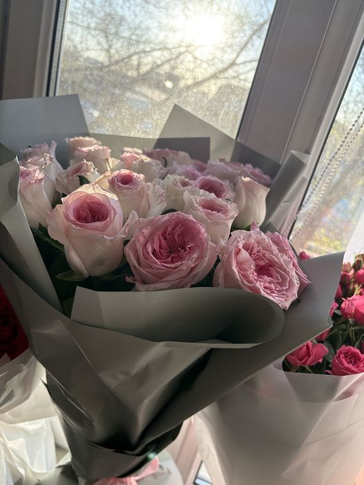 Цветы свежие  и обьемные