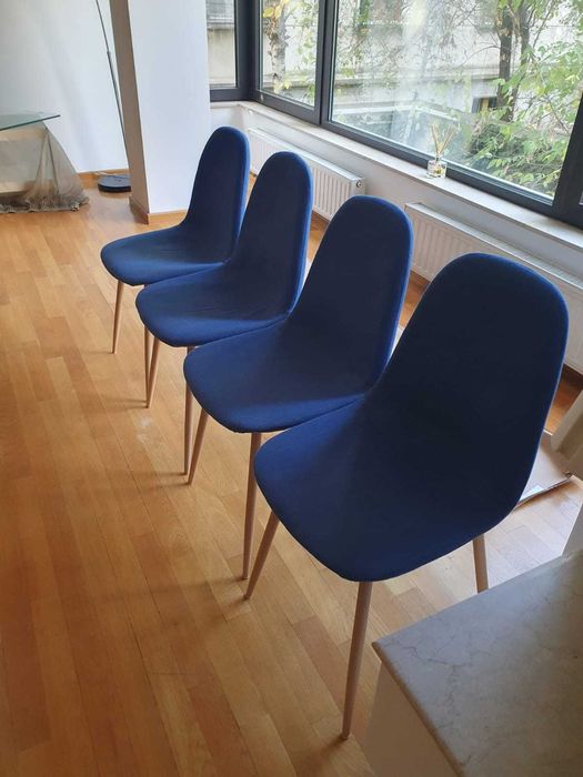 Vand urgent masa living cu 4 scaune, pret 950 lei