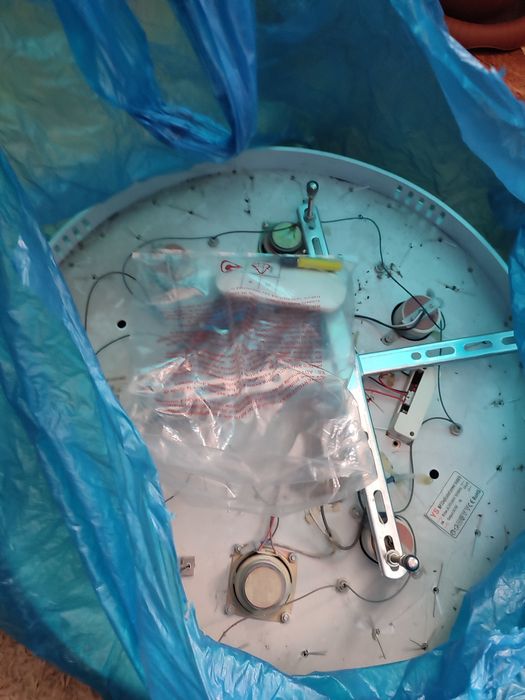 Продам люстру средних размеров