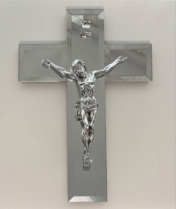 Cruce decorativă cu Iisus, oglindă și metal argintiu