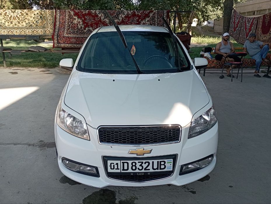 Продаётся нексия -3