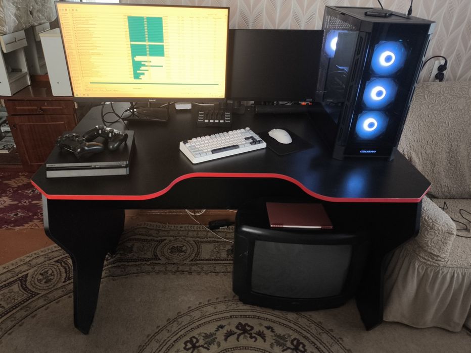 Компьютерный стол