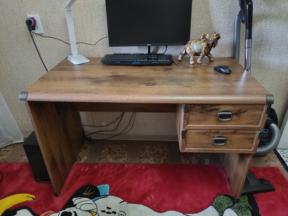 Продам письменный стол