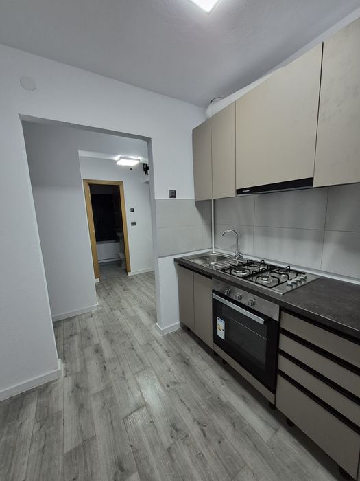 Închiriez apartament