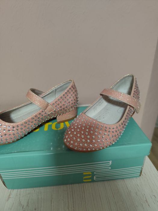 Продам детские туфли