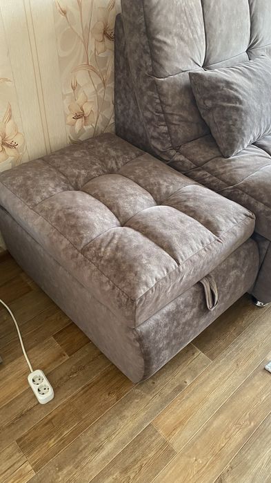 Продам диван «Пума» с пуфиком