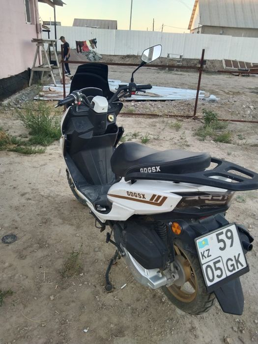 Скутер Liya Maxi