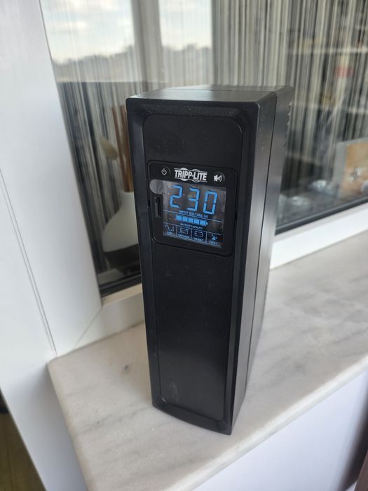 UPS inteligent TRIPP-LITE SMX1000LCD