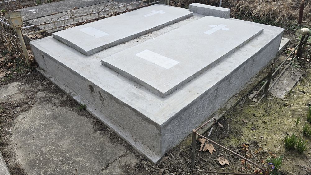 Vand 2 cripte Cimitirul SFANTU  GHEORGHE Pitesti