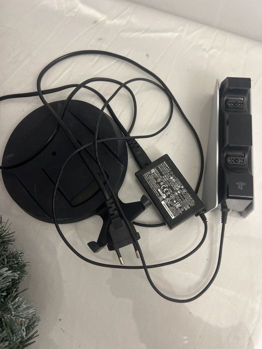 Продам ps5 slim 2 джойстика