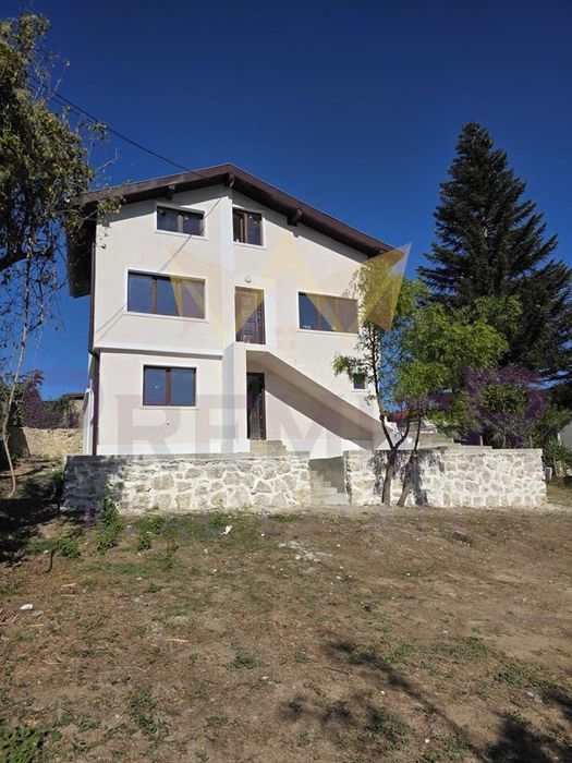 Продава се Къща в с. Осеново, Област Варна - 192 кв.м за 1016 €/кв.м - Снимка #1