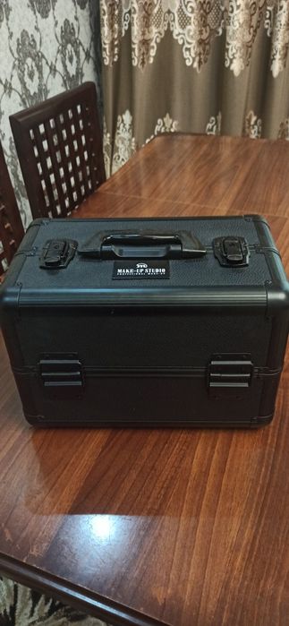 Профессиональный кейс для визажиста