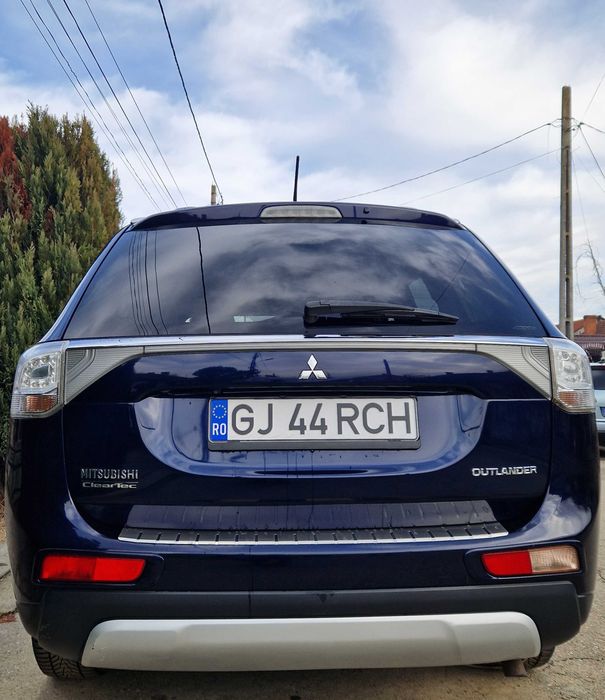 Mitsubishi Outlander  2.2 DI-D 4 WD , 7 locuri , 4x4 , FACELIFT