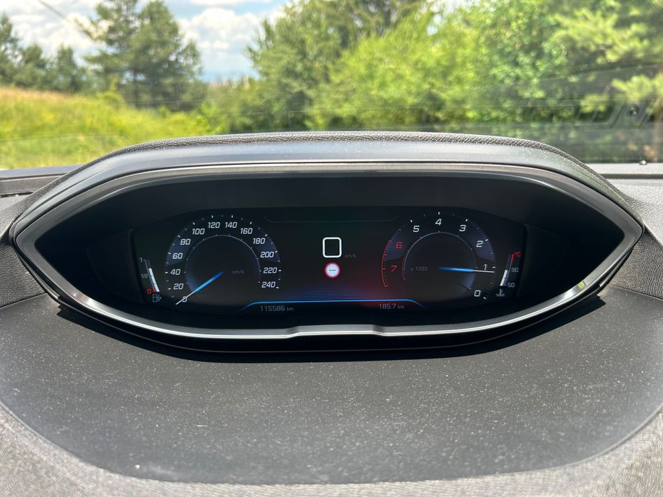 Peugeot 3008 Allure 1.2 PureTech 130 CP – Manuală – Camera 360° – Navigație – Euro 6. Preț: 11 100 € ușor negociabil