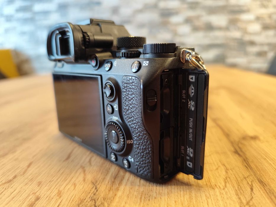 Безогледален фотоапарат Sony A7iii