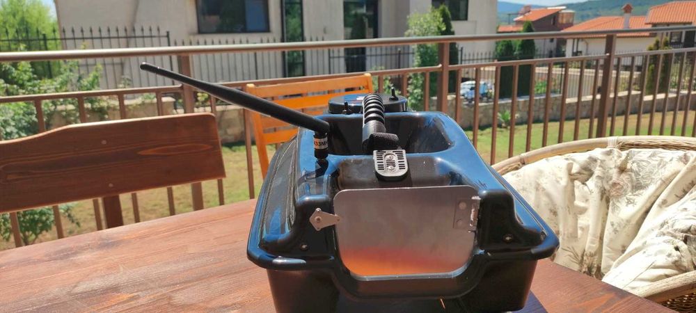 Лодка за захранка със сонар Lucky FF918 може и по отделно