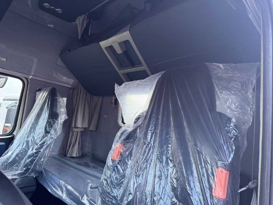 Howo T7H 540HP трактор