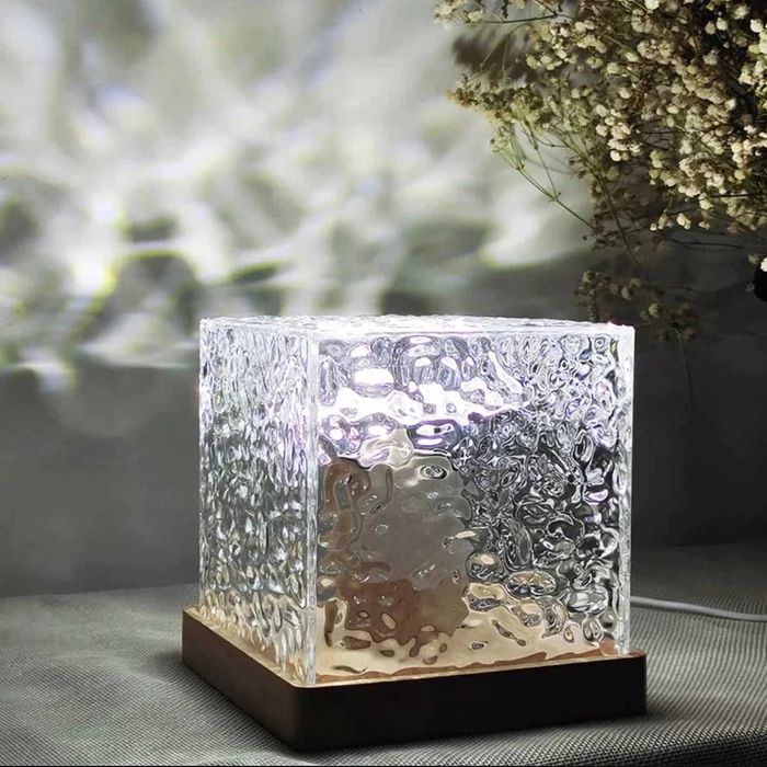 Lampa in 16 culori