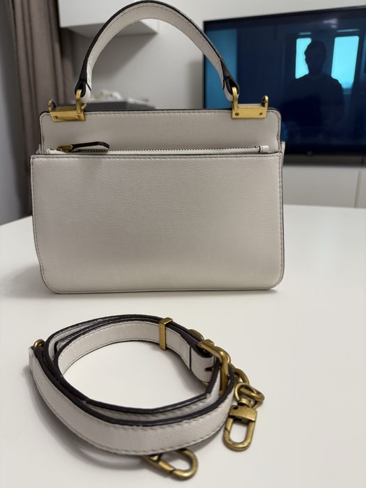 Дамска малка бяла чанта Guess