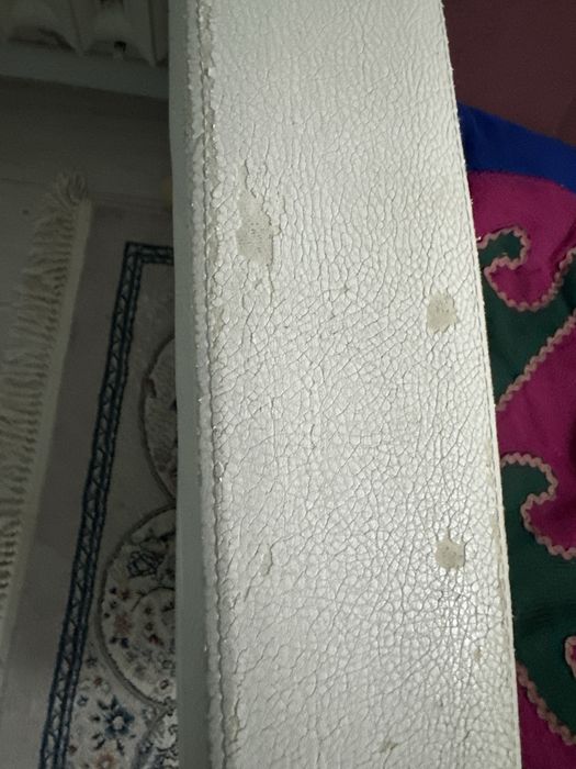 Прихожи и диван с креслами