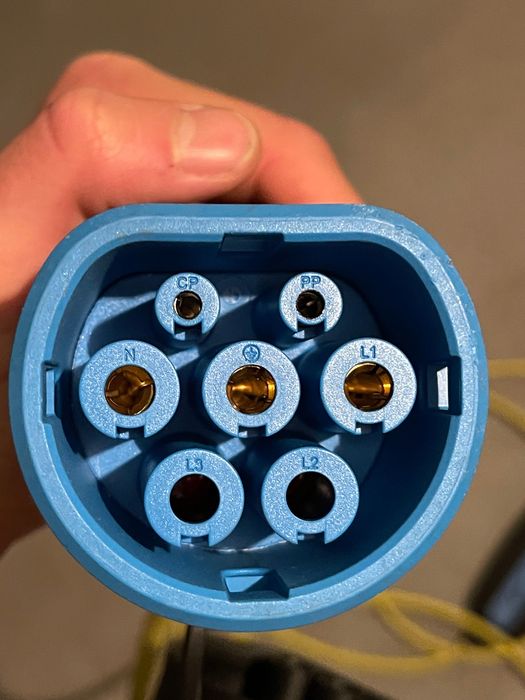 Зарядно за електромобил и хибрид MENNEKES Type 2 към Шуко - 4м.