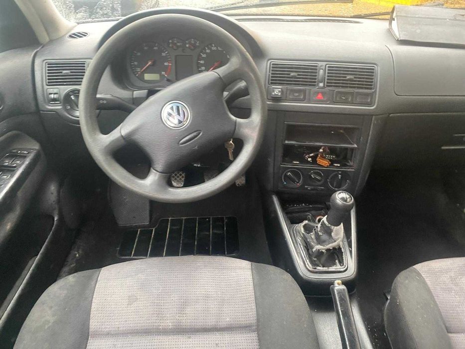 dezmembrez vw GOLF 4 1.4i cod motor AXP/usa fata golf 4/bara fata golf