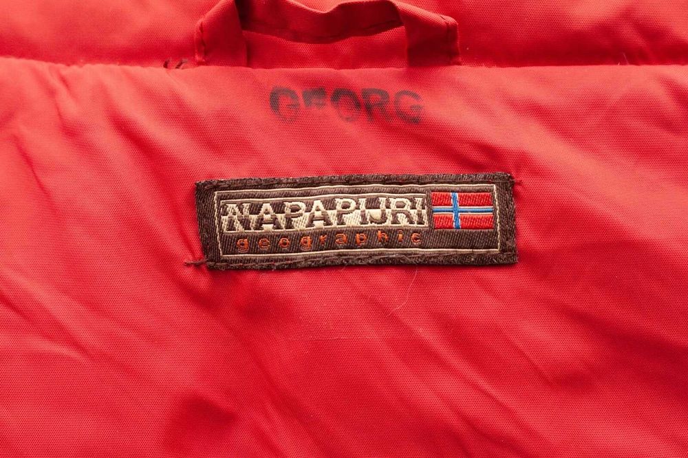 Napapijri оригинална детска грейка от пух червен пухен елек 6-7 г