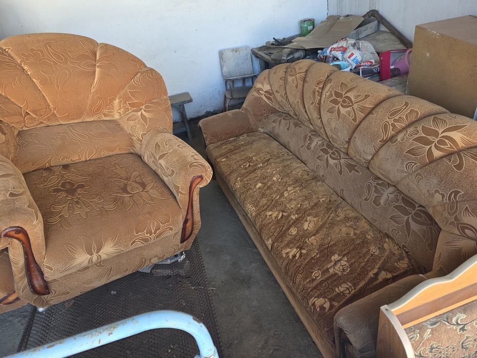 Продам диван с двумя креслами за 55 000