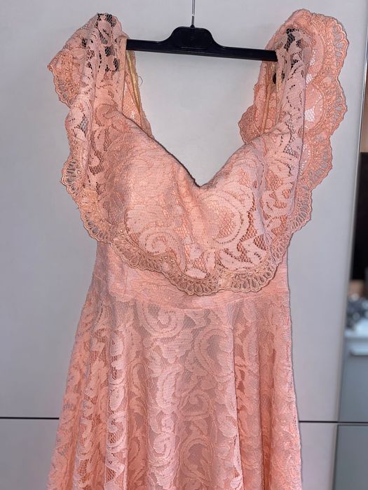 Рокля прасковен цвят