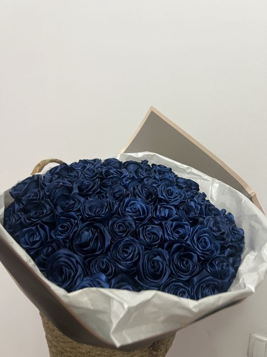 Атласные розы 75шт