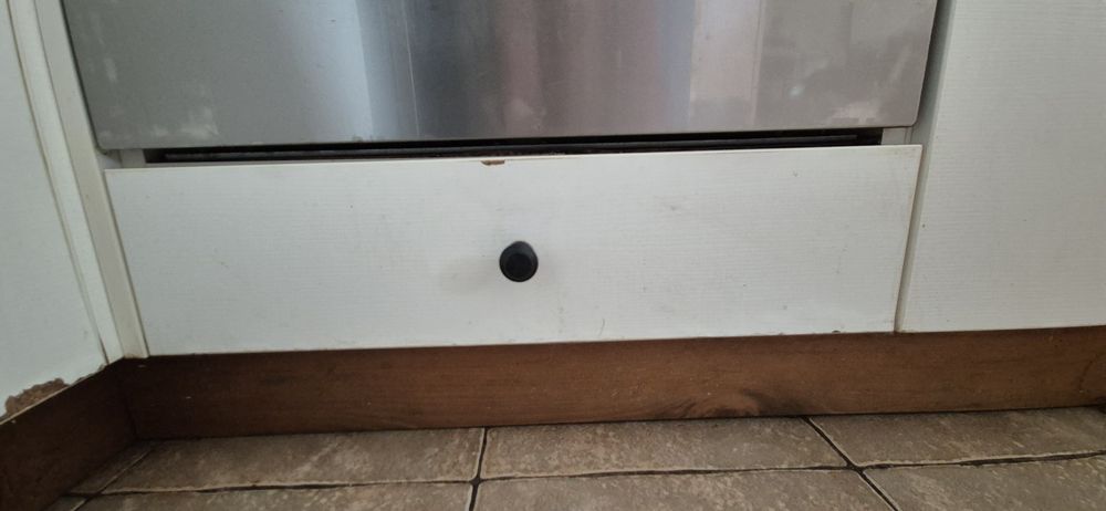 Кухня с мивка , котлони и аспиратор