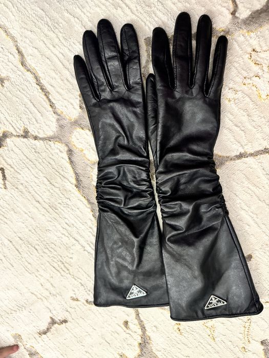 Кожаные перчатки Prada