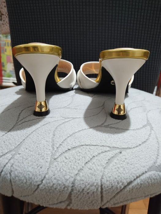 Продам туфли новые