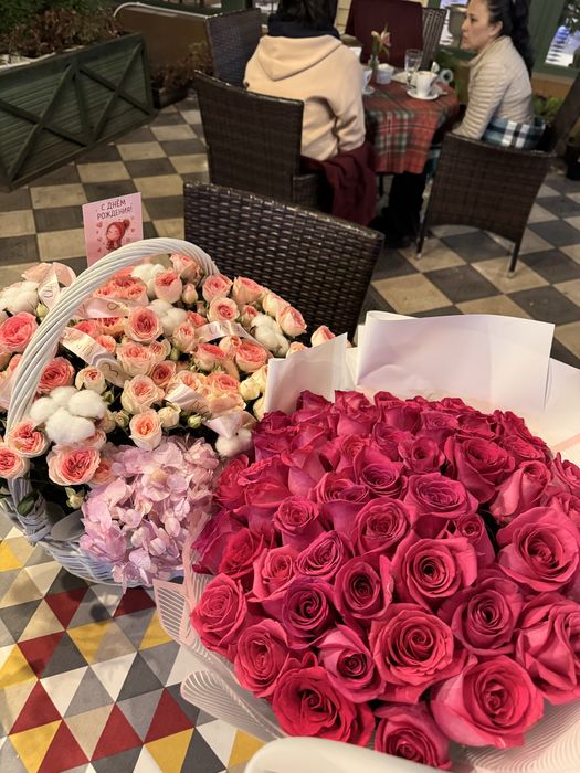 Свежие цветы , розовый букет 7000 тг в корзине 15.000 торг есть