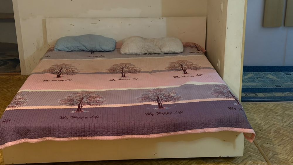 Продам кровать с матрасом