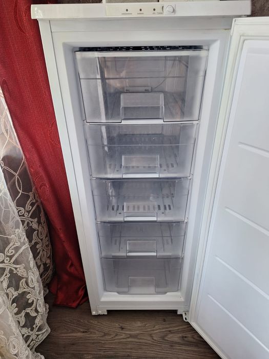 Продам морозильную камеру