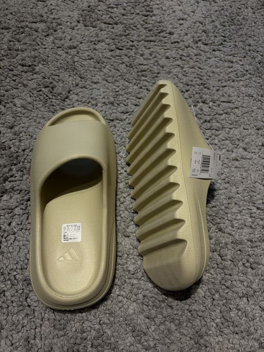 Papuci Yeezy Slides noi