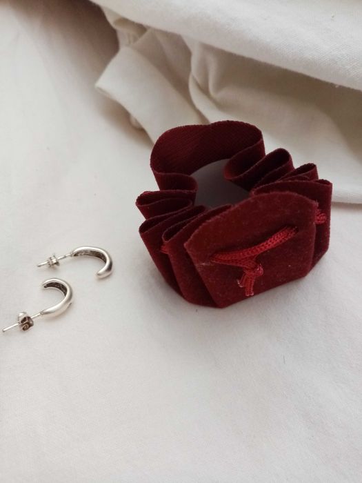 Сребърни обеци с подаръчна кесиййка