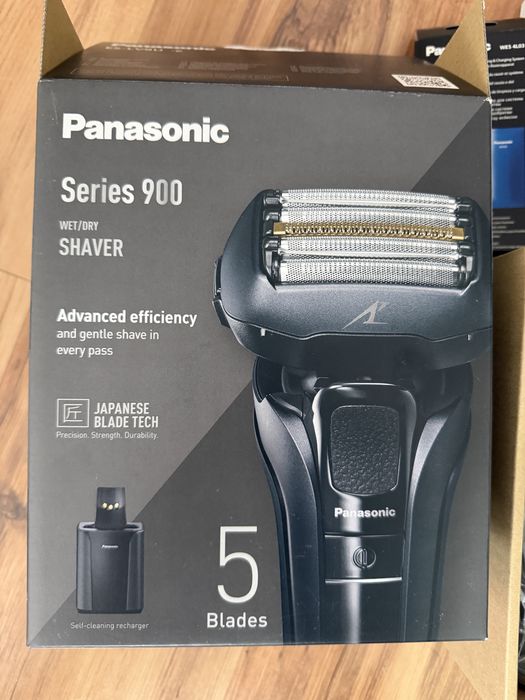 Panasonic Premium Shaver ES-LV9U-K803 със зарядна станция за почистване