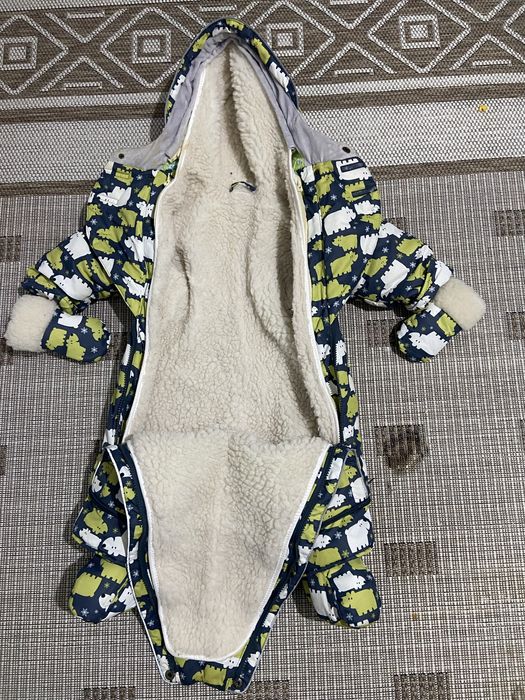 Продам детскую куртку комбинезон