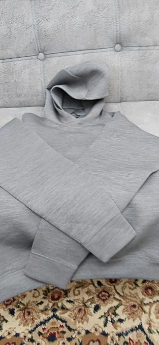 Продам худи Uniqlo