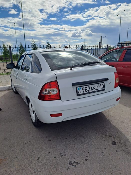 Продам машину.  Приора