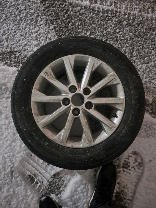 Продам шины с диском от камри 50
