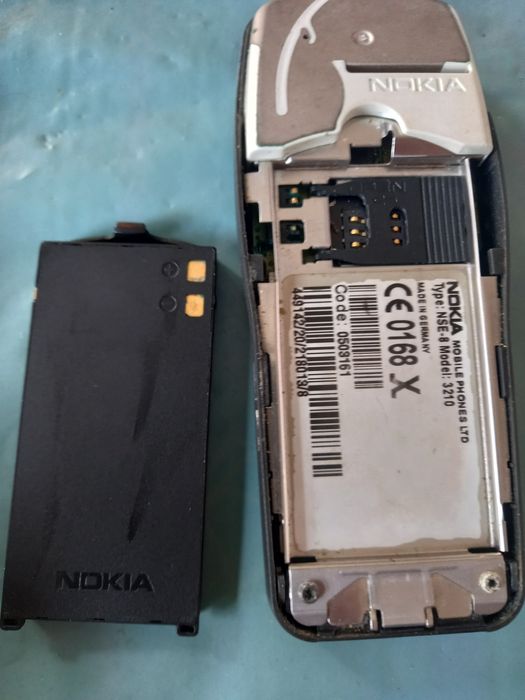 Vând 2 Nokia 3210 de Piesele pt Pasionați sau Colecționari