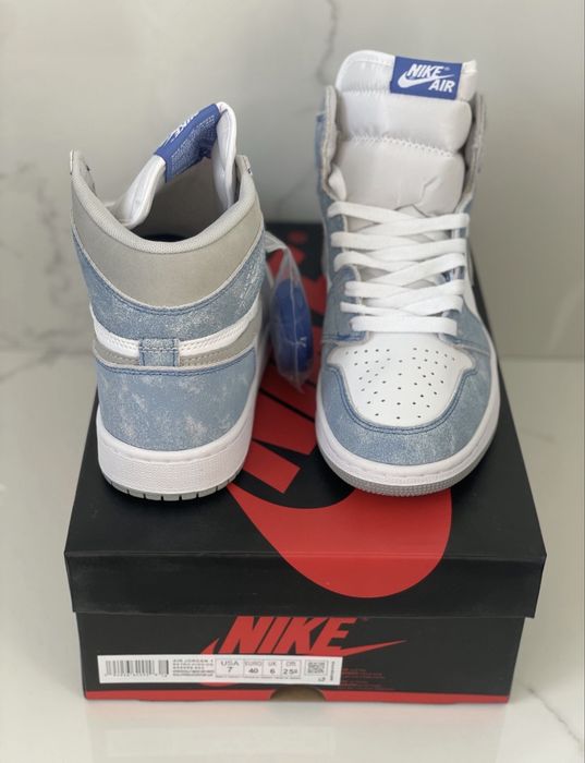 Jordan 1 Hyper Royal